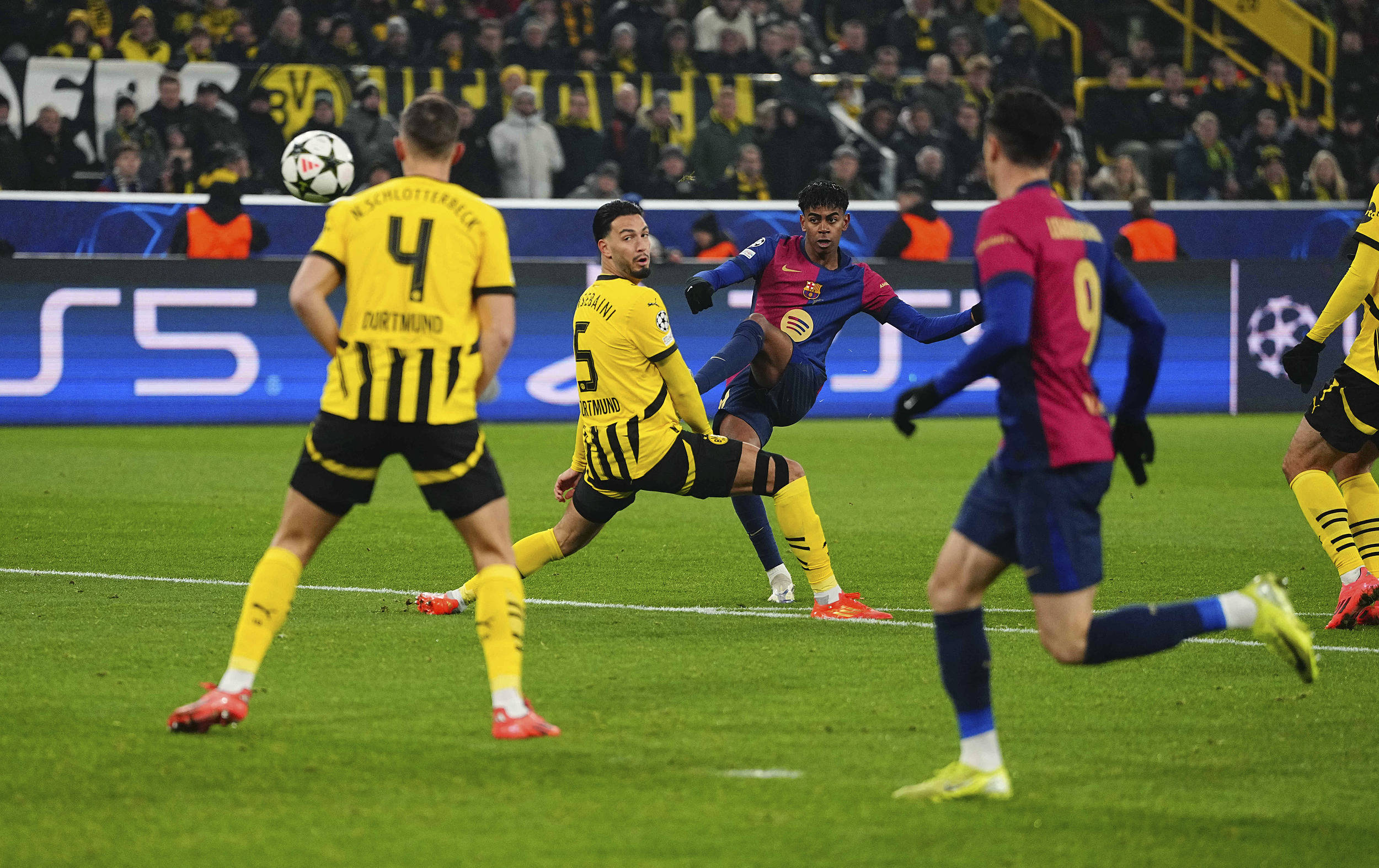 儿时梦想！巴塞罗那狂胜，欧冠领跑全场的简单介绍