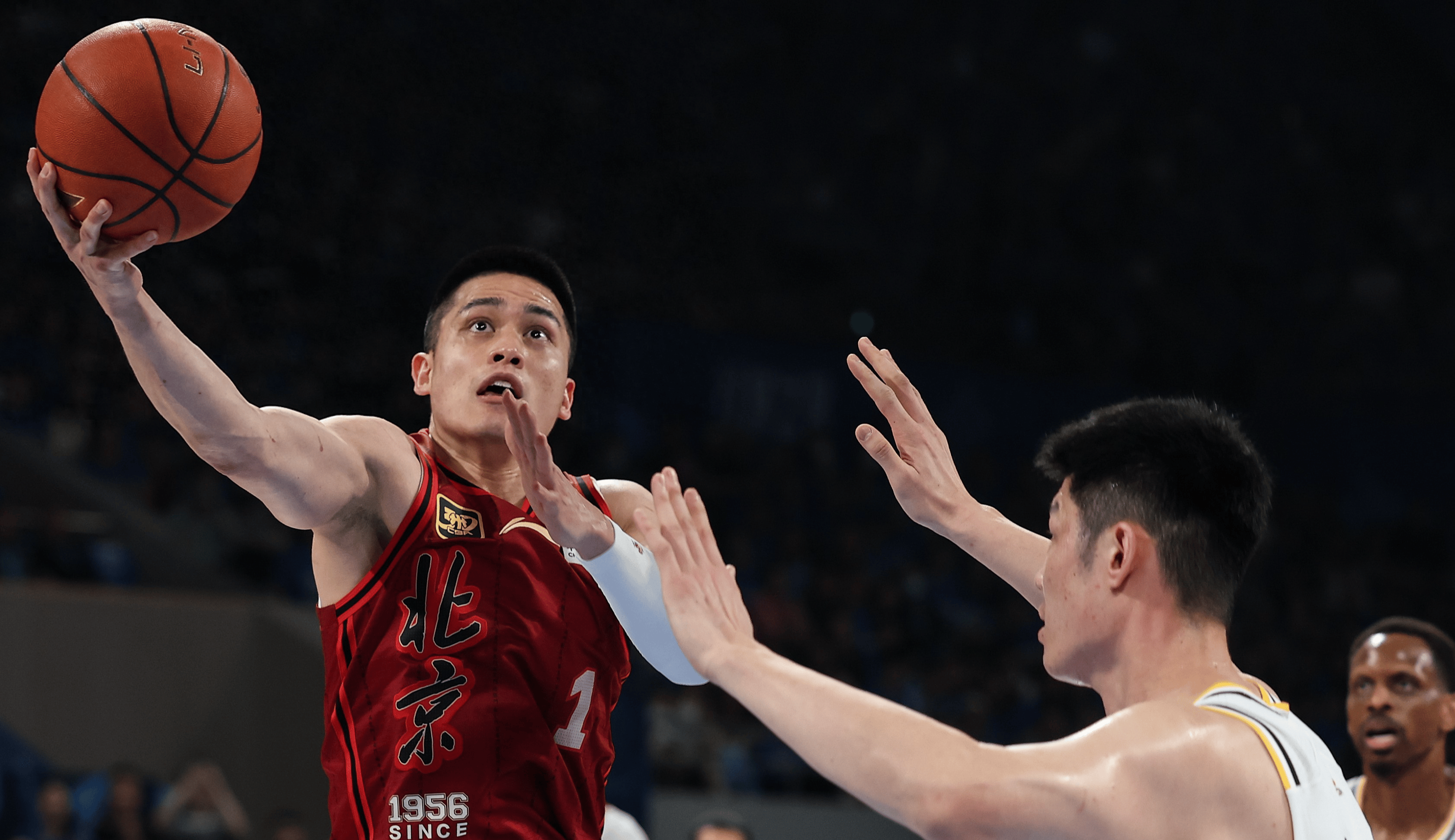 广厦主场取胜，巩固季后赛资格