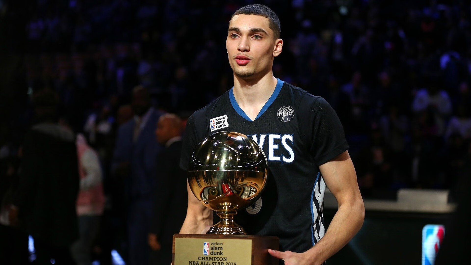 当狼嚎撕裂汽车城，拉文用大场面证明，有些天赋注定为悬崖而生