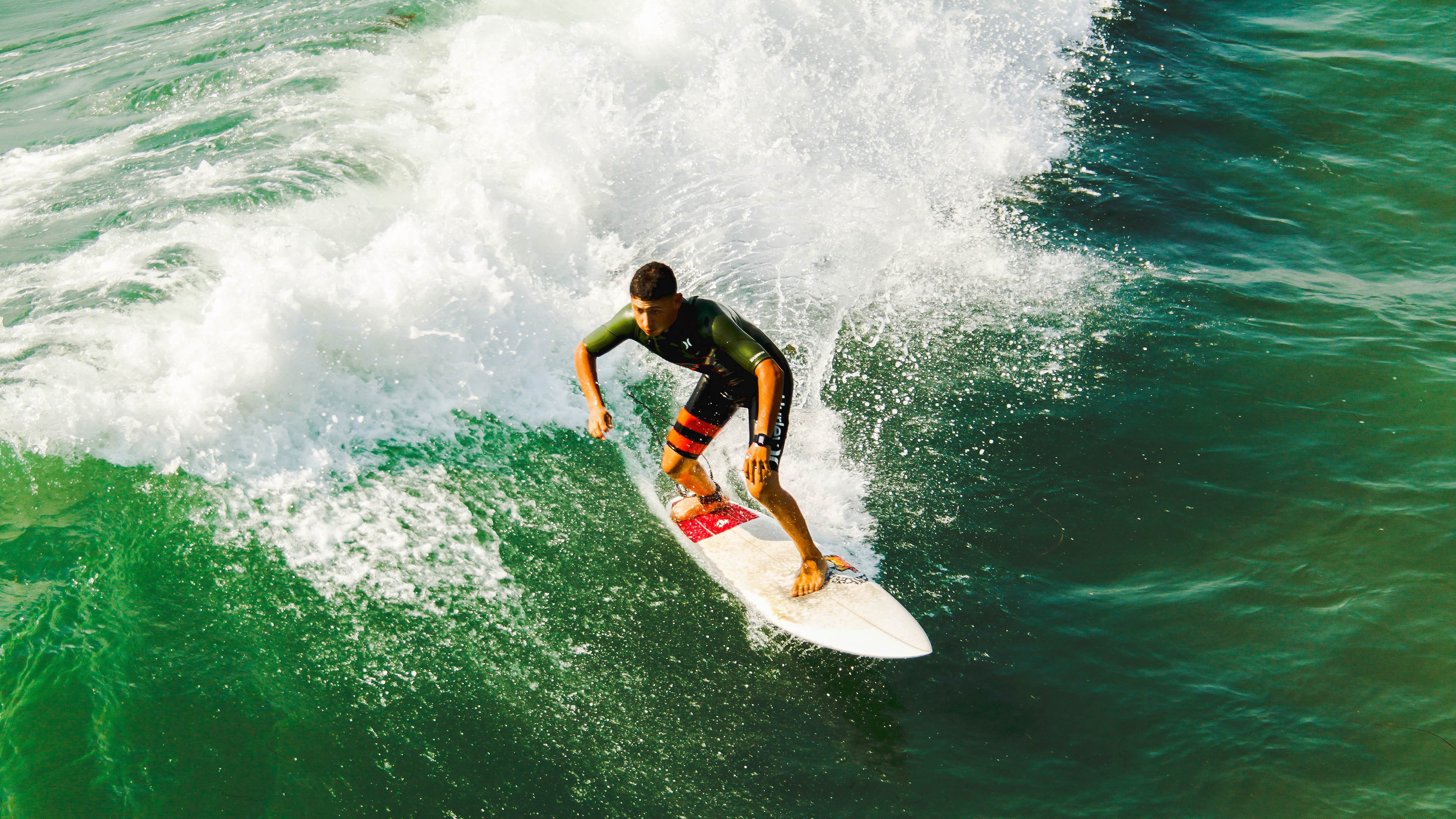 当英超争冠焦点战遇上CBA冷门，广东队强行终结活塞的战术启示